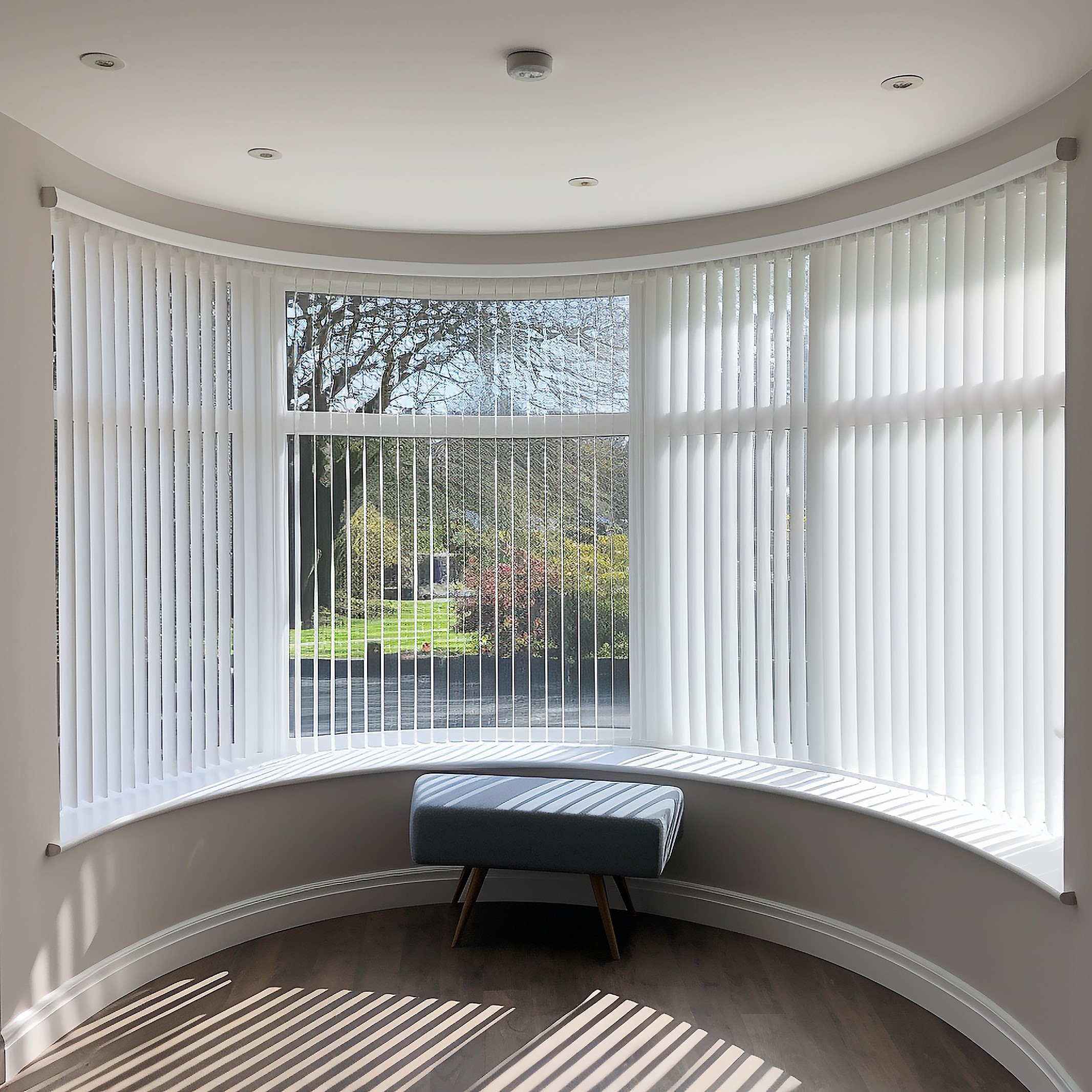 vertical-blinds-in-window